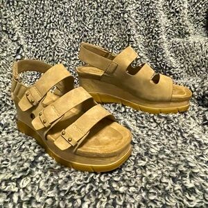 Pierre Dumas taupe faux leather wedge sandals size 6m.